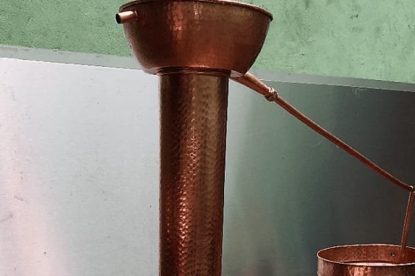 alambique de cobre